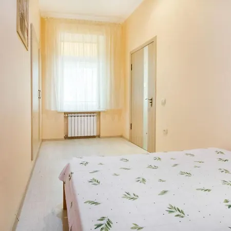 двокімнатна у центрі міста з двориком Leópolis