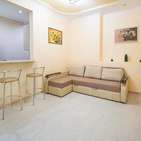 двокімнатна у центрі міста з двориком Apartamento Leópolis