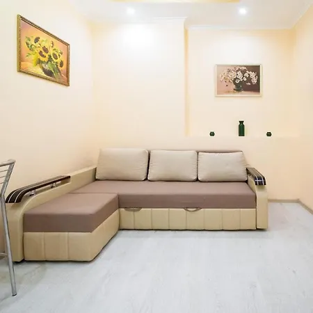 двокімнатна у центрі міста з двориком Apartamento Leópolis