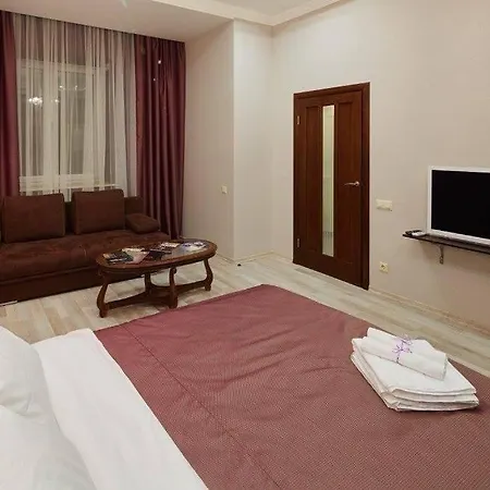 Appartement двокімнатна у центрі міста з двориком Lviv