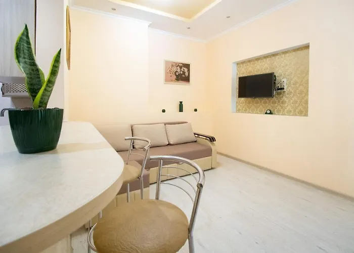 Apartamento двокімнатна у центрі міста з двориком