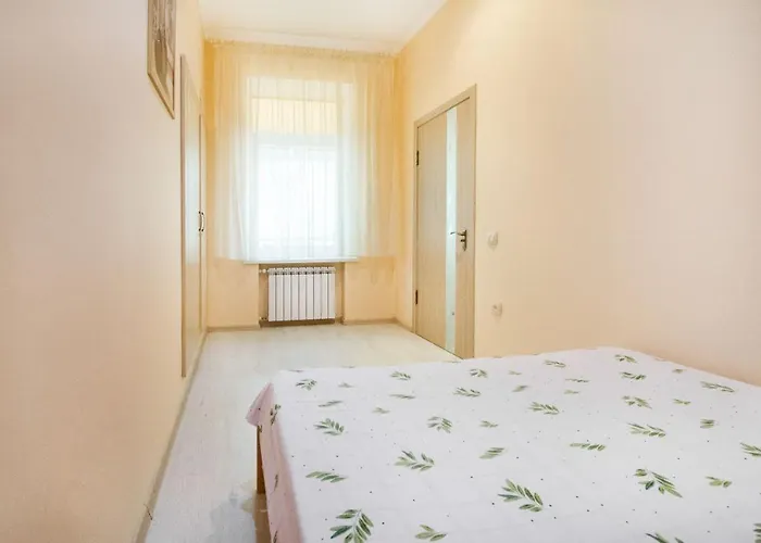 двокімнатна у центрі міста з двориком Lemberg