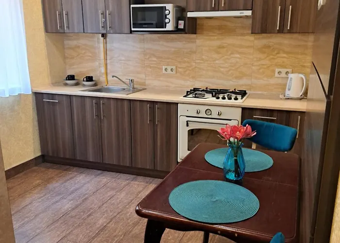 двокімнатна у центрі міста з двориком Apartamento Leópolis