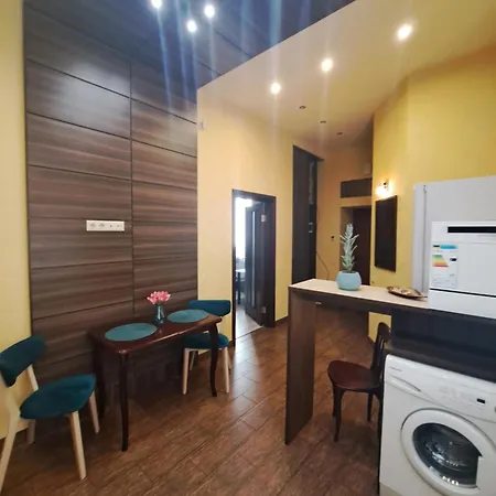 Apartment двокімнатна у центрі міста з двориком Lemberg