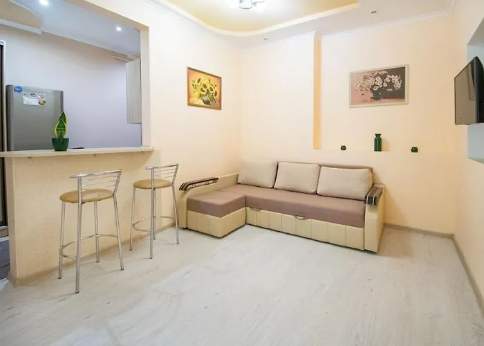 двокімнатна у центрі міста з двориком Appartement Lviv