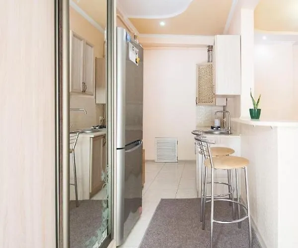 Appartement двокімнатна у центрі міста з двориком *